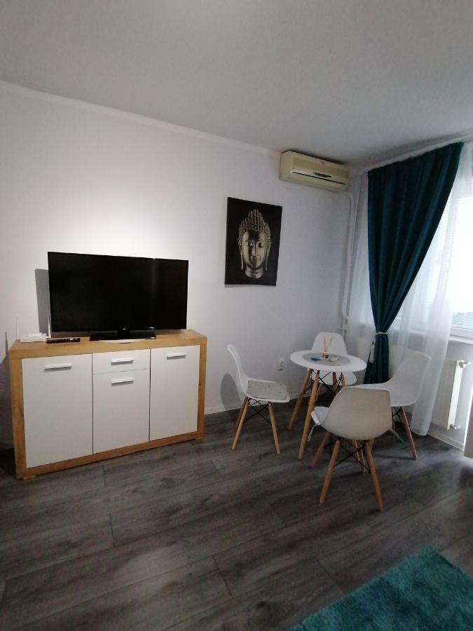 Bega Circumvalatiunii 1 Room Apartment ทิมิชัวรา ภายนอก รูปภาพ