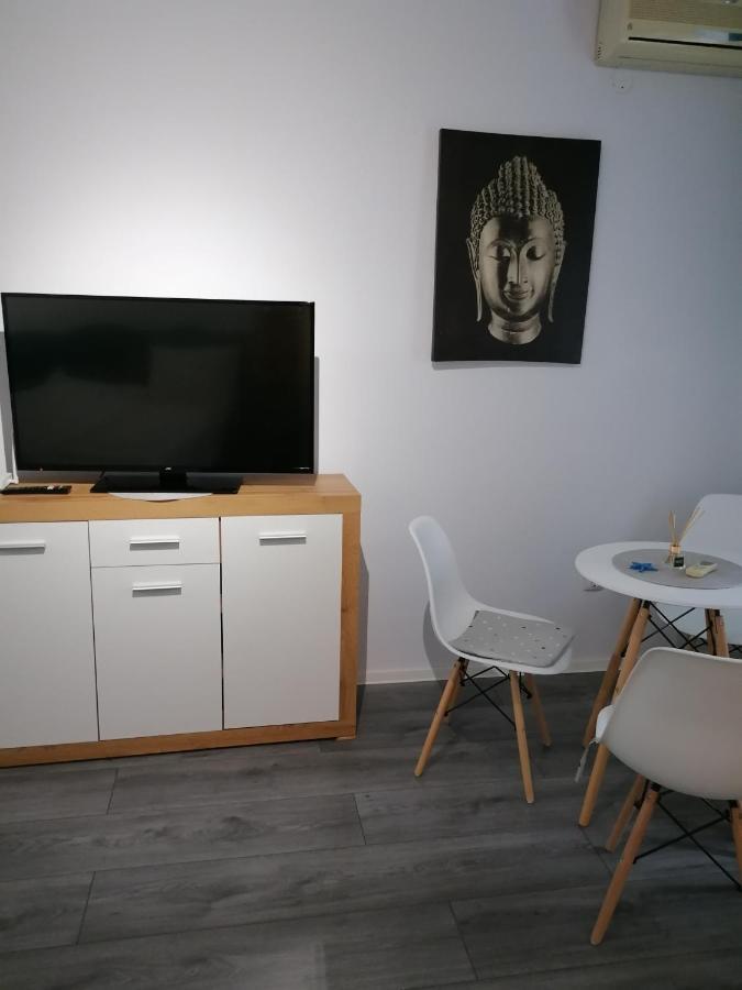 Bega Circumvalatiunii 1 Room Apartment ทิมิชัวรา ภายนอก รูปภาพ